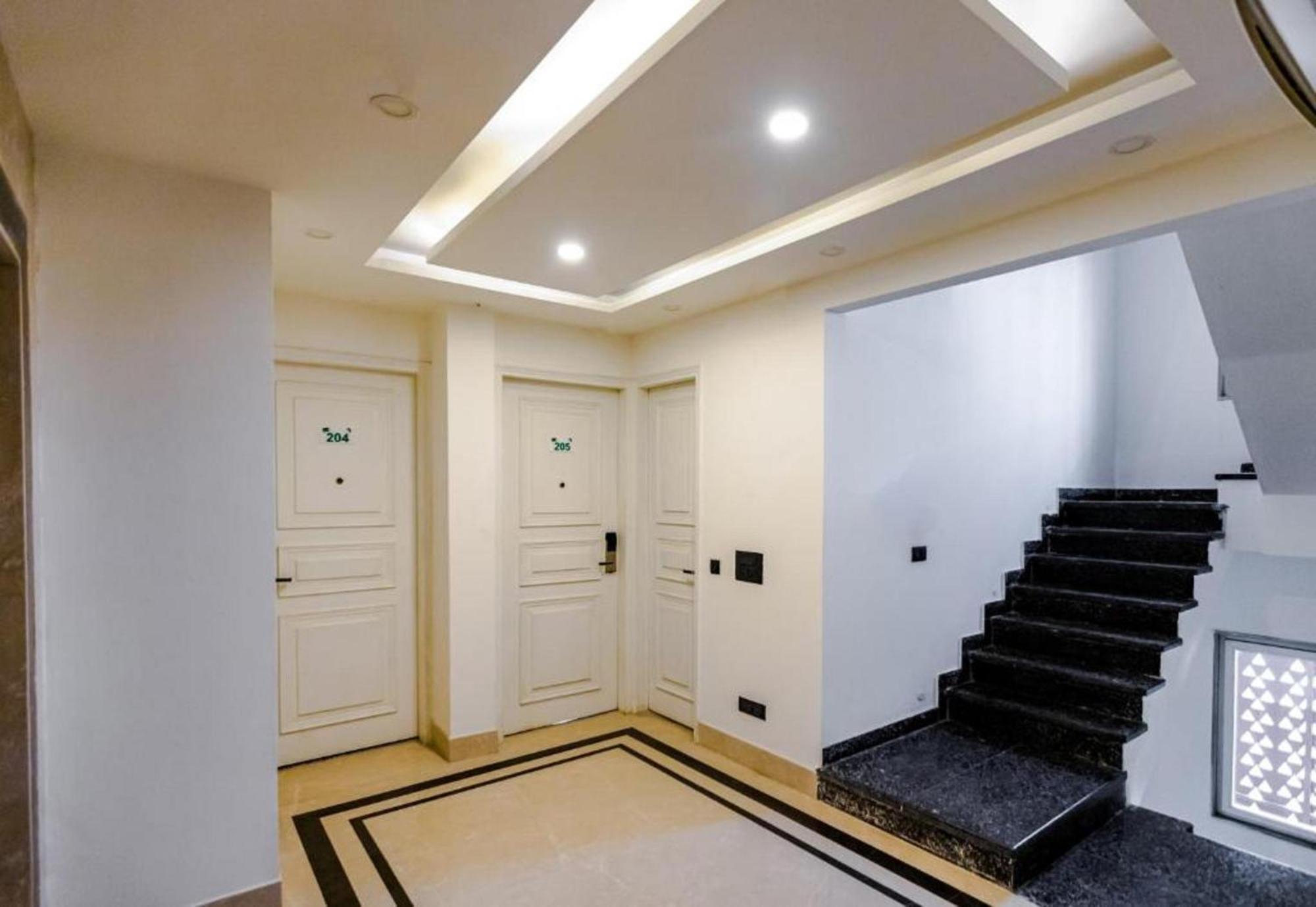 Hotel Mayur At Cr Park Nuova Delhi Esterno foto