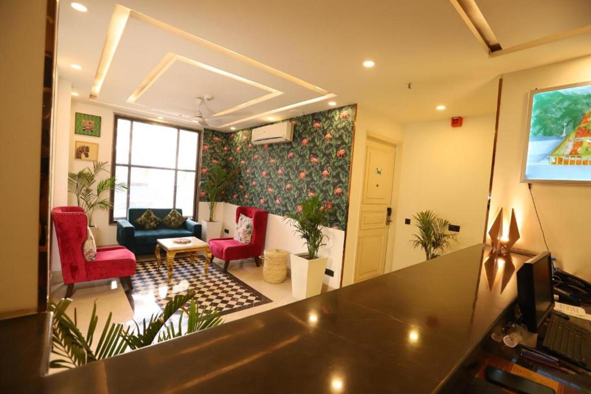 Hotel Mayur At Cr Park Nuova Delhi Esterno foto